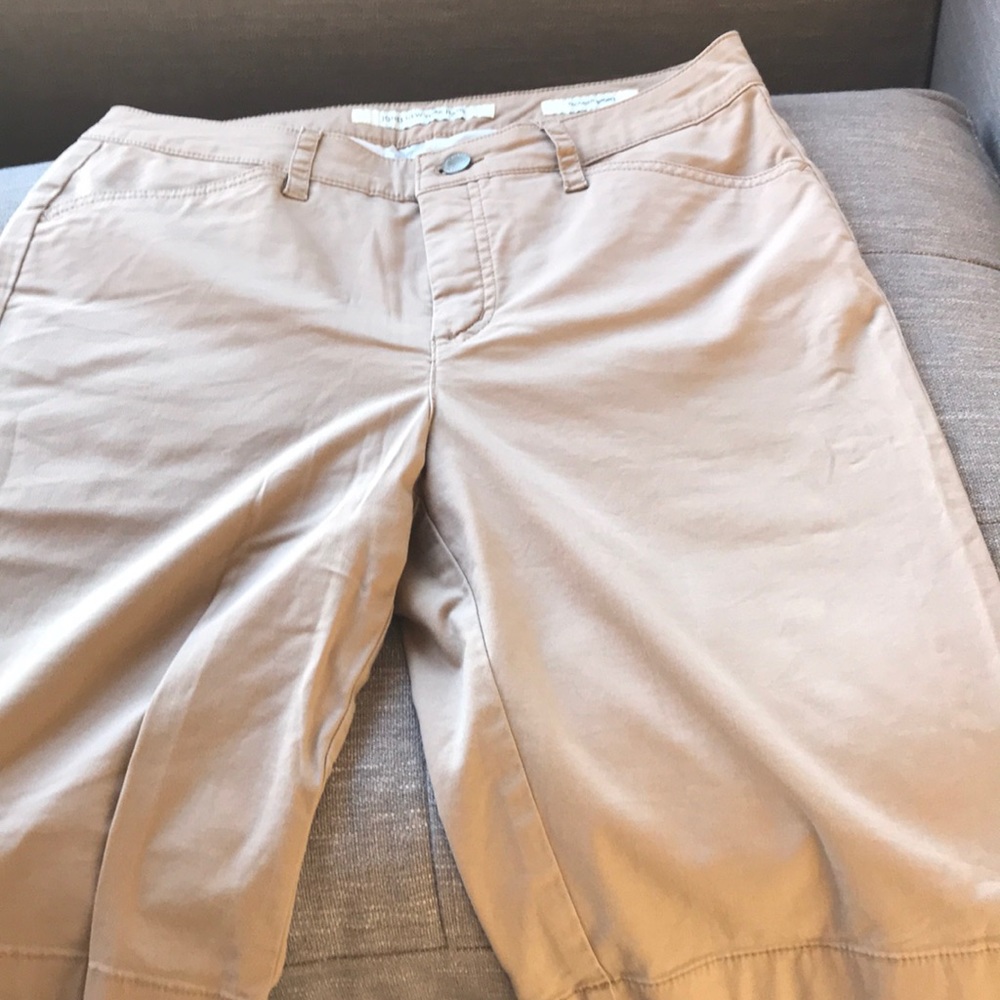 Jones New York size 4 trouser shorts